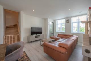 Zeer recente (bouwjaar 2021) 3-gevelwoning, gelegen in een rustige wijk met doodlopende straat te Moerkerke-Damme.  De woning is  zeer...