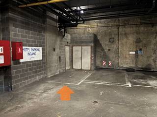 Deze ondergrondse staanplaats (nr. 72) is deel van het Patria-complex en gelegen onder het Alfons Smetsplein.Dit is het deel van de Tiensestraat...