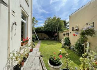 Situé au coeur de Rebecq, bel immeuble de rapport de caractère en excellent état composé de 4 unités de logement et d'un jardin. Le rez de chaussée...