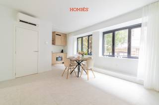 Op een absolute droomlocatie, op een steenworp van het Ladeuzeplein, bevindt zich dit recent en hoogwaardig gerenoveerde gebouw met vijf...