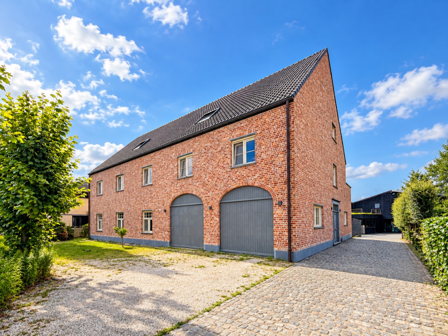 Te koop, exclusieve nieuwbouwvilla met magazijn en uitzonderlijke mogelijkheden te Kalken! - foto 4