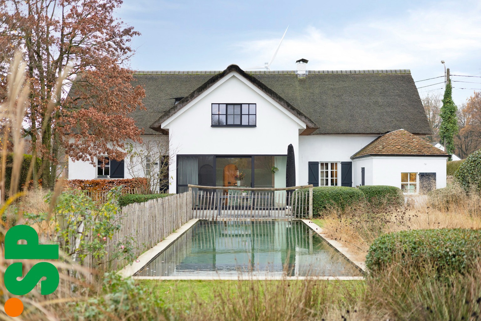 Zeer mooi afgewerkte villa met 5 slaapkamers en 3 badkamers op centrale doch landelijke locatie. - foto 1