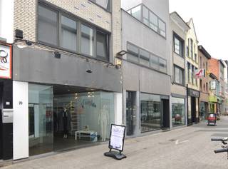 Handelspand in het bruisende hart van Mechelen.<br /><br />🏢 Kenmerken van het pand:<br />Commerciële topligging met veel passage en zichtbaarheid.<br />Grote vitrine <br />58 m² bruikbare oppervlakte<br />Sanitaire voorzieningen<br />Stockageruimte<br /><br />💼 Ideaal voor:<br />Startende ondernemers, gevestigde handelaars, pop-up concepten.<br /> <br />📞 Interesse?<br />Neem vandaag nog contact op via info@immovos.be of 0479 35 71 72 voor meer informatie of een bezoek ter plaatse. 