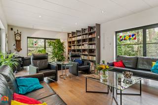 Op een fantastische locatie in Keerbergen bevindt zich deze ruime gelijkvloerse woning (235m² bewoonbaar) met 3 slaapkamers, 2 badkamers,...