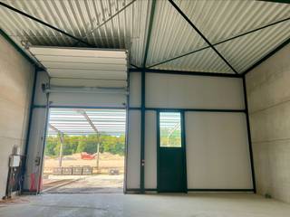 Nieuwbouw KMO-unit met een oppervlakte van 289 m² en 2 privatieve parkeerplaatsen te huur. Uitstekend gelegen net buiten de Grote Ring in het...