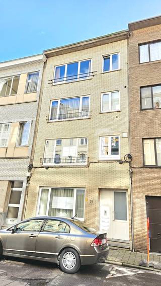 Het appartement is net gerenoveerd en wordt afgeleverd eind april. Het ligt op de eerste verdieping in een rustig gebouw met 4 appartementen...