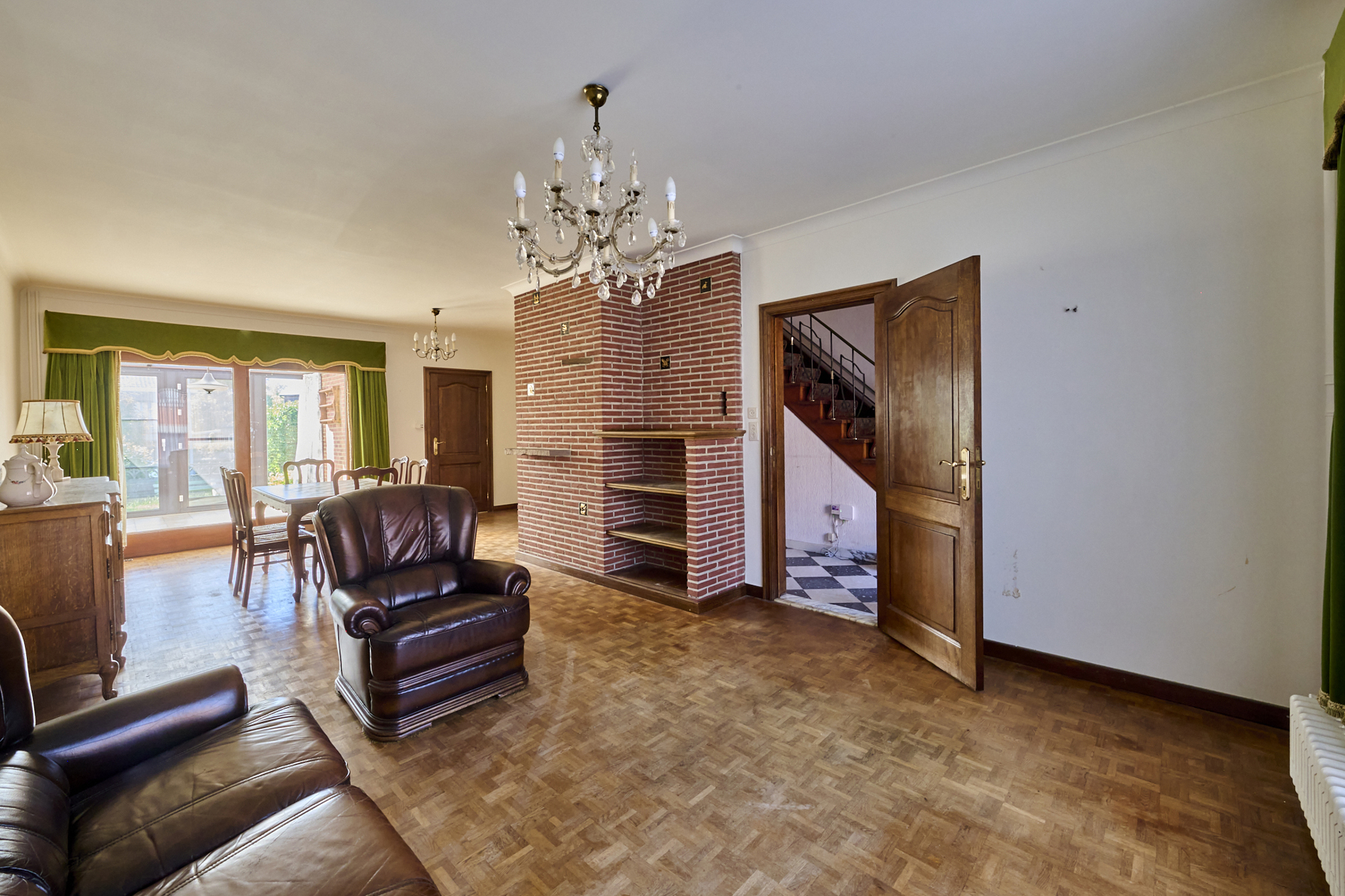 Goed onderhouden rijwoning op toplocatie met parking - foto 3