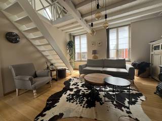 Voor meer info of een bezoek, bel 053 59 49 32 - Dit uitzonderlijk duplex appartement is gelegen in de Sint Jorisstraat te Aalst. Het appartement...