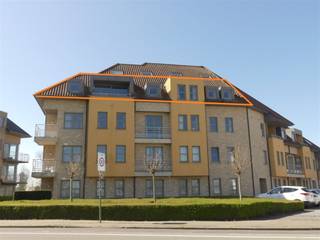 Aan de rand van het centrum van de boterstad, treft u dit ruim dakappartement op de 3de verdieping aan. Residentie Noordweddynck is gelegen in de...