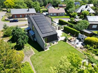 WELKOM IN UW DROOMWONING TE TESSENDERLO-HAM Dit bijzondere pand biedt een unieke combinatie van modern design en natuurlijke omgeving. Gelegen op een...