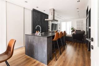 Maison à revenus dans Bosschaertstraat idéale pour la location ou les grandes famillesTrumpsSitué dans le quartier animé d'Anvers, à quelques pas des...