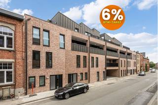 Ontdek Residentie Gersthof, een uniek nieuwbouwproject in het hartje van Aalst. Deze energiezuinige luxe maisonnettes en duplex appartementen combineren modern comfort met een uitstekende ligging, ideaal voor wie op zoek is naar een stijlvolle woonomgeving.<br /><br />Luxe en comfort!<br />De appartementen in Residentie Gersthof zijn ontworpen met oog voor detail en bieden een hoogwaardig afwerkingsniveau. Elk woning beschikt over ruime leefruimtes, grote ramen voor veel natuurlijk licht en riante terrassen waar u kunt genieten van een prachtig uitzicht. Kies voor een appartement of woning met zicht op de groene, aangelegde binnentuin – rust en ontspanning gegarandeerd.<br /><br />Duurzaam en energiezuinig!<br />Residentie Gersthof is gebouwd met de nieuwste energiezuinige technieken, zodat u niet alleen comfortabel woont, maar ook duurzaam en toekomstgericht.<br /><br />Ondergrondse parking en fietsenstalling!<br />Het project beschikt over een ruime ondergrondse parking met voldoende plaats voor auto’s en fietsen. U geniet zo van maximale mobiliteit en veiligheid.<br /><br />Waarom kiezen voor Residentie Gersthof?<br /><br />- Centrale ligging in hartje Aalst<br />- Energiezuinige luxe appartementen en woningen<br />- Ruime terrassen met zicht op een groen omgeving<br />- Ondergrondse parking en fietsenstalling<br /><br />Wonen in Residentie Gersthof betekent wonen in stijl, comfort en rust. Neem vandaag nog contact op voor meer informatie of een bezoek aan dit unieke project.<br />Contacteer Ruben op 0479/ 03 90 17 of mail naar ruben@cornelis-partners.be