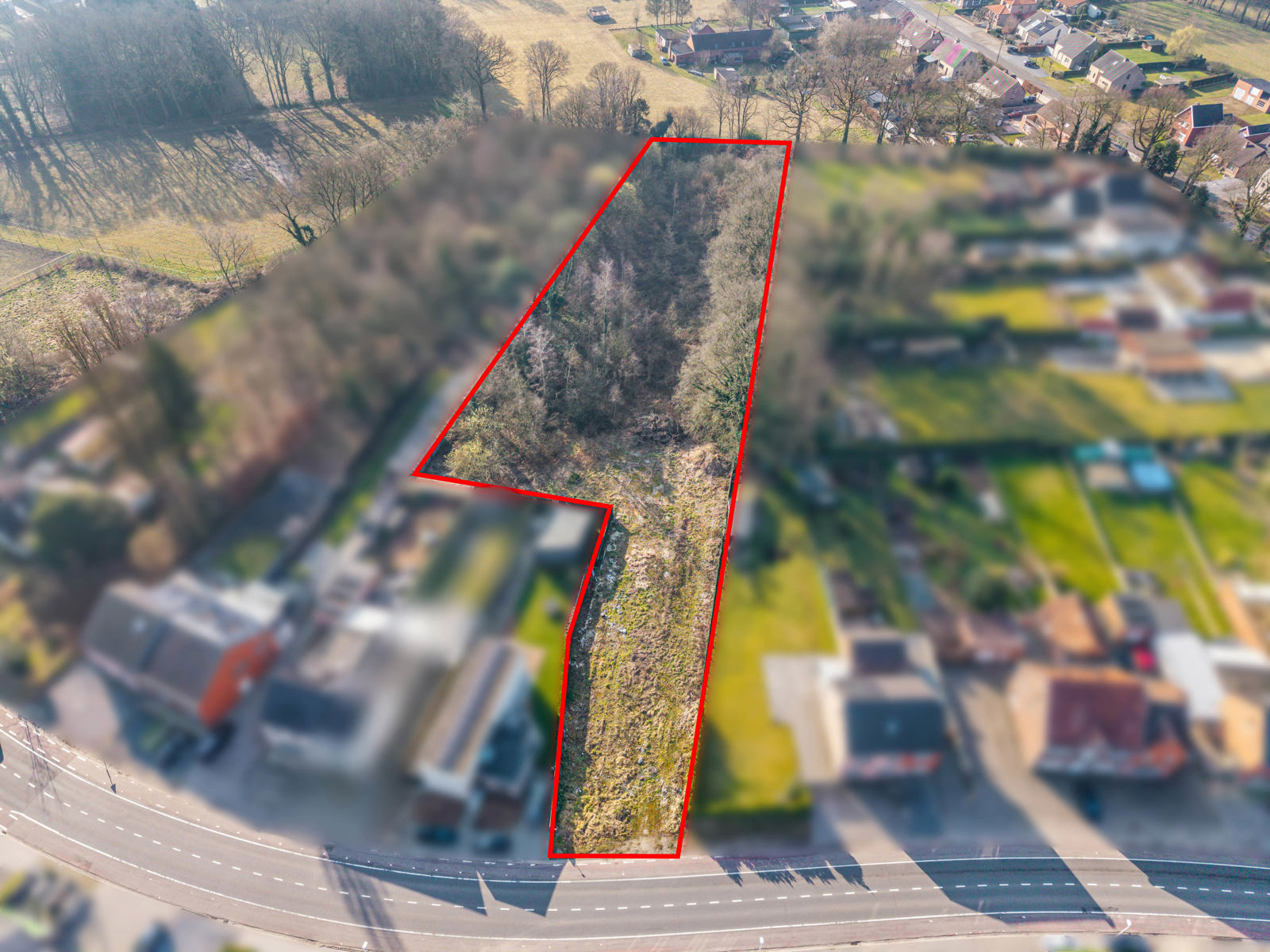 Bouwgrond op 9a 68ca + optie weide op 58a 40ca nabij centrum - foto 1