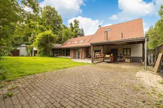 Unique country house,4 bedrooms, outbuildings on a plot of 2200m² in the greenery at Begijnendijk. Are you looking for something unique and special?,...