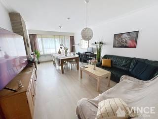 Ontdek dit charmante 2-slaapkamerappartement op een uitstekende locatie, op wandelafstand van het bruisende centrum van Wijnegem. Geniet van...