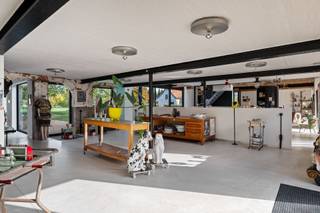 Dit uitzonderlijk & uniek eigendom bevindt zich in een rustige, kindvriendelijke omgeving, op slechts 12 km van Mechelen of Antwerpen. De villa...