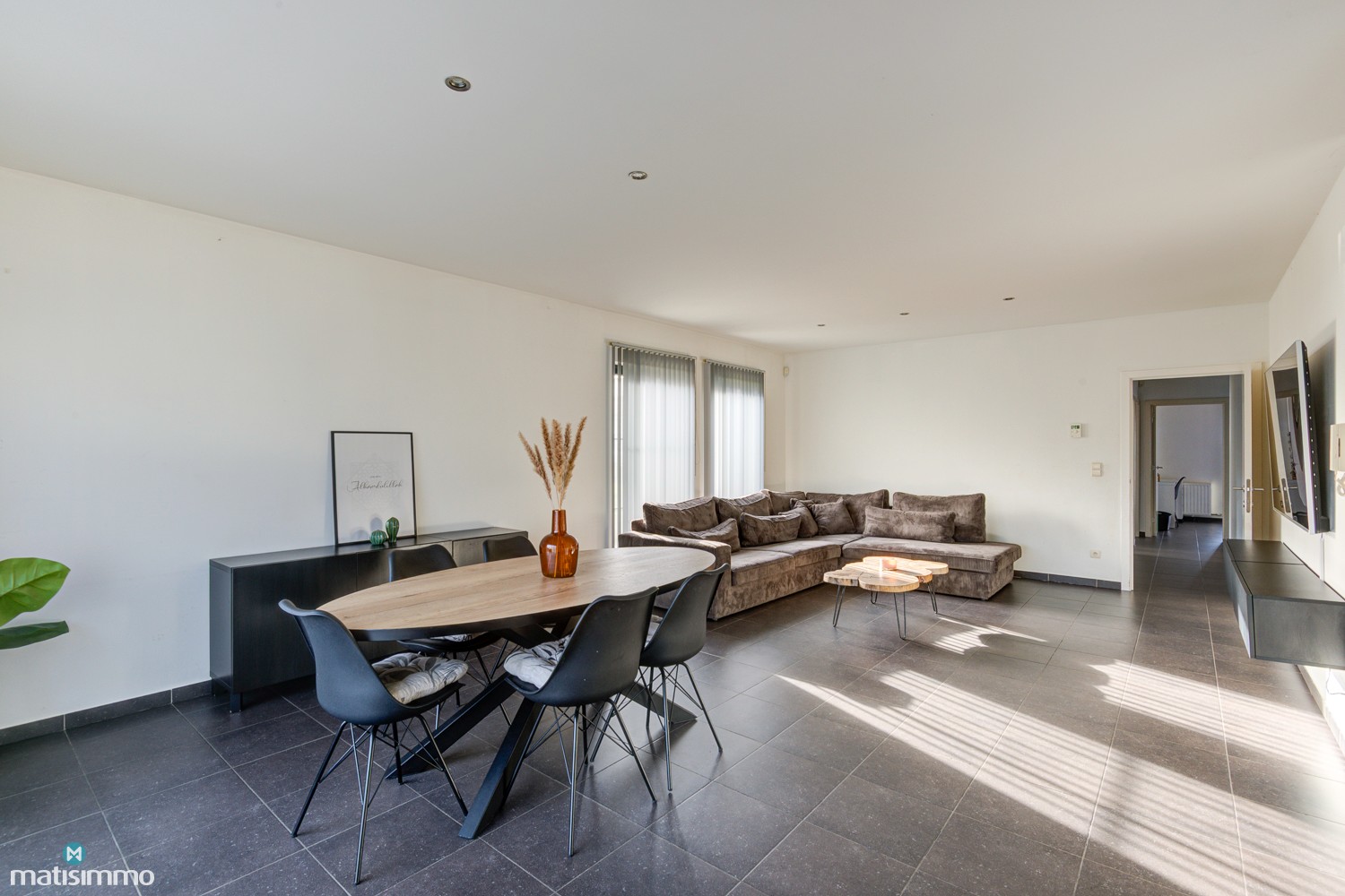 RUIM INSTAPKLAAR APPARTEMENT MET 3 SLAAPKAMERS, TERRAS EN AUTOSTAANPLAATS TE BEVERST - foto 4