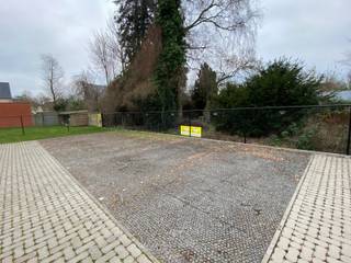 2 autostaanplaatsen in Geel. Onmiddellijk beschikbaar. Heb je interesse? Bel ons op het nummer 014 58 58 58.