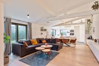 ✨ Instapklare & volledig gerenoveerde woning te Hasselt – Singelbeekstraat ✨Welkom in deze hartverwarmende, tot in de puntjes vernieuwde gezinswoning...