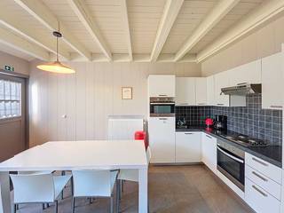 Deze (vakantie)woning is volledig instapklaar, gelegen op een rustige locatie in het domein Ysermonde, dichtbij het maritiem park en op 900m van...