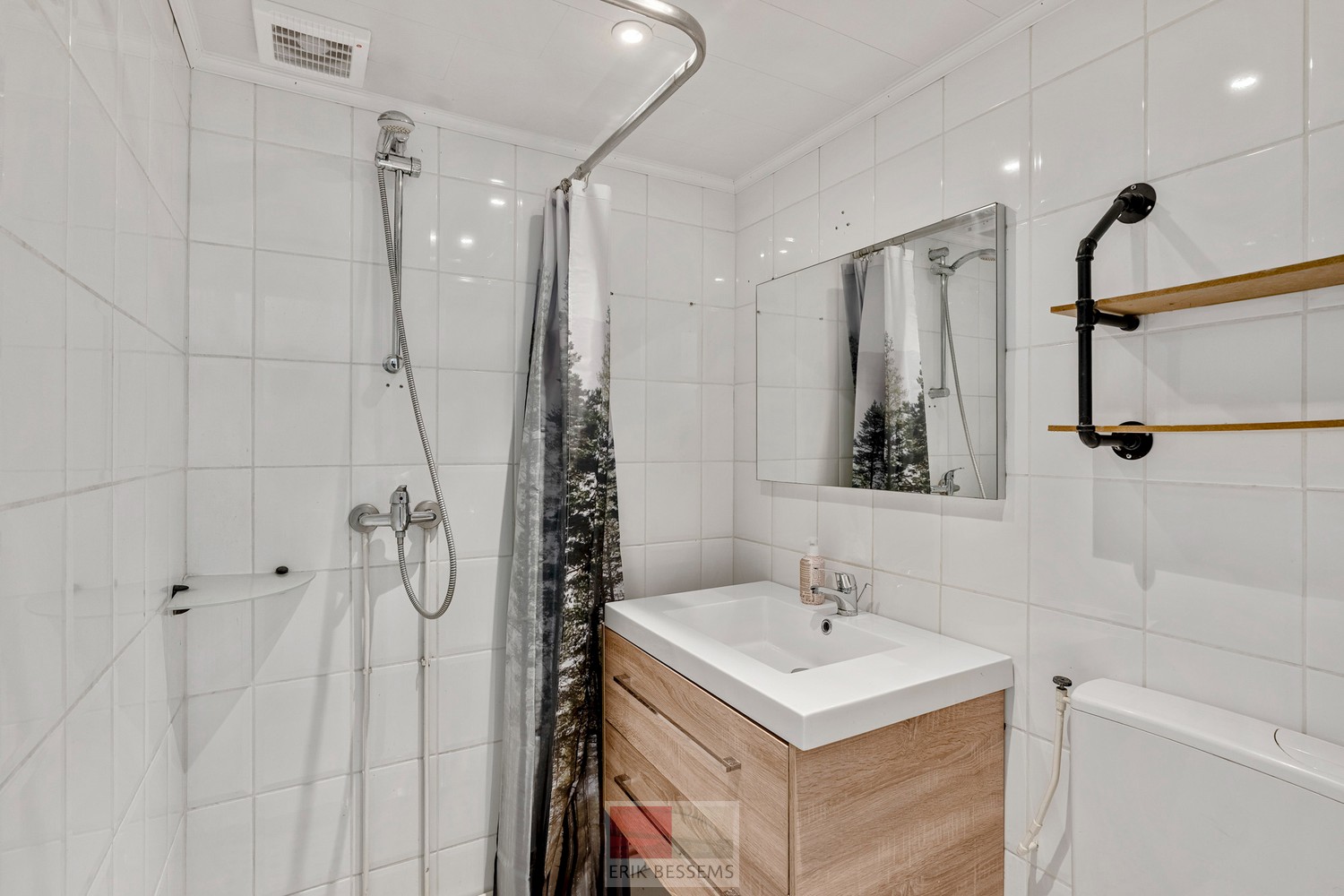 Recent gemoderniseerde bungalow, gelegen op het vakantiepark Sunclass Sonnevijver. - foto 4