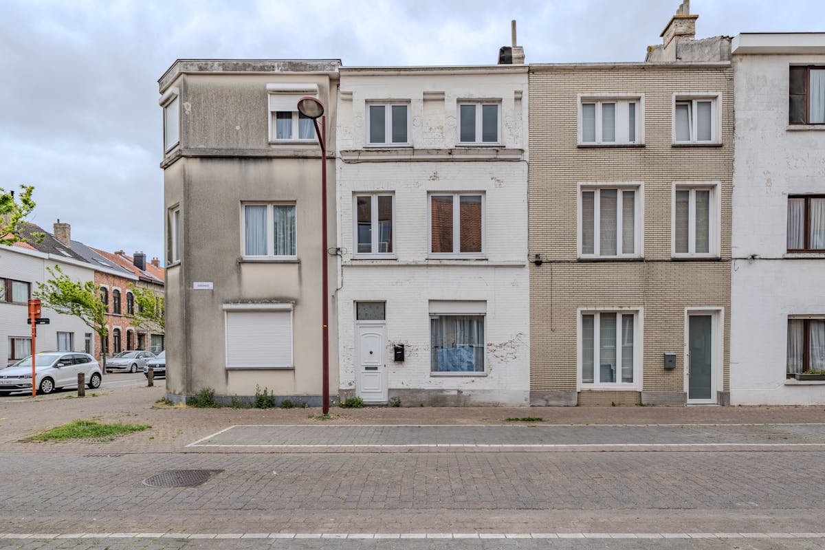 4 bedroom house to renovate in Ostend - photo 1