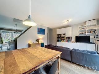 Deze moderne en energiezuinige halfopen bebouwing biedt alle comfort voor een groot gezin of wie houdt van ruimte. De woning beschikt over...