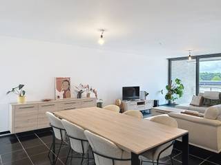 Modern en licht appartement in Residentie "Bloemmolens" aan de oevers van de Nete, op wandelafstand van het centrum van Lier.Indeling: ruime living...