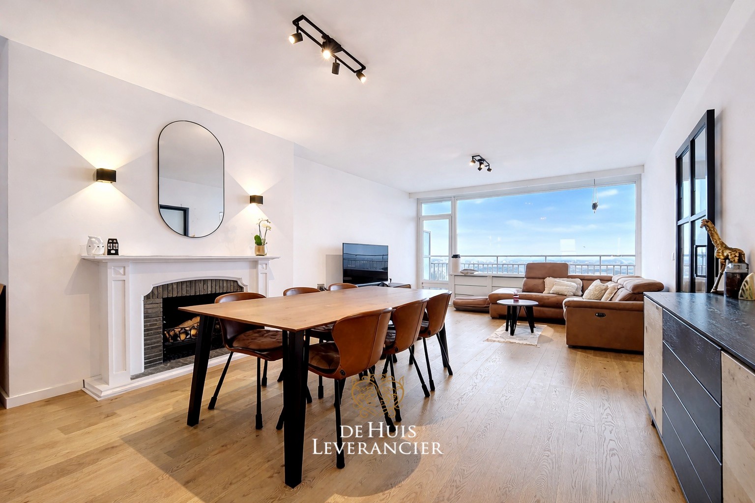 centraal gelegen, gerenoveerd appartement met panoramische zicht op 2 terrassen - foto 2