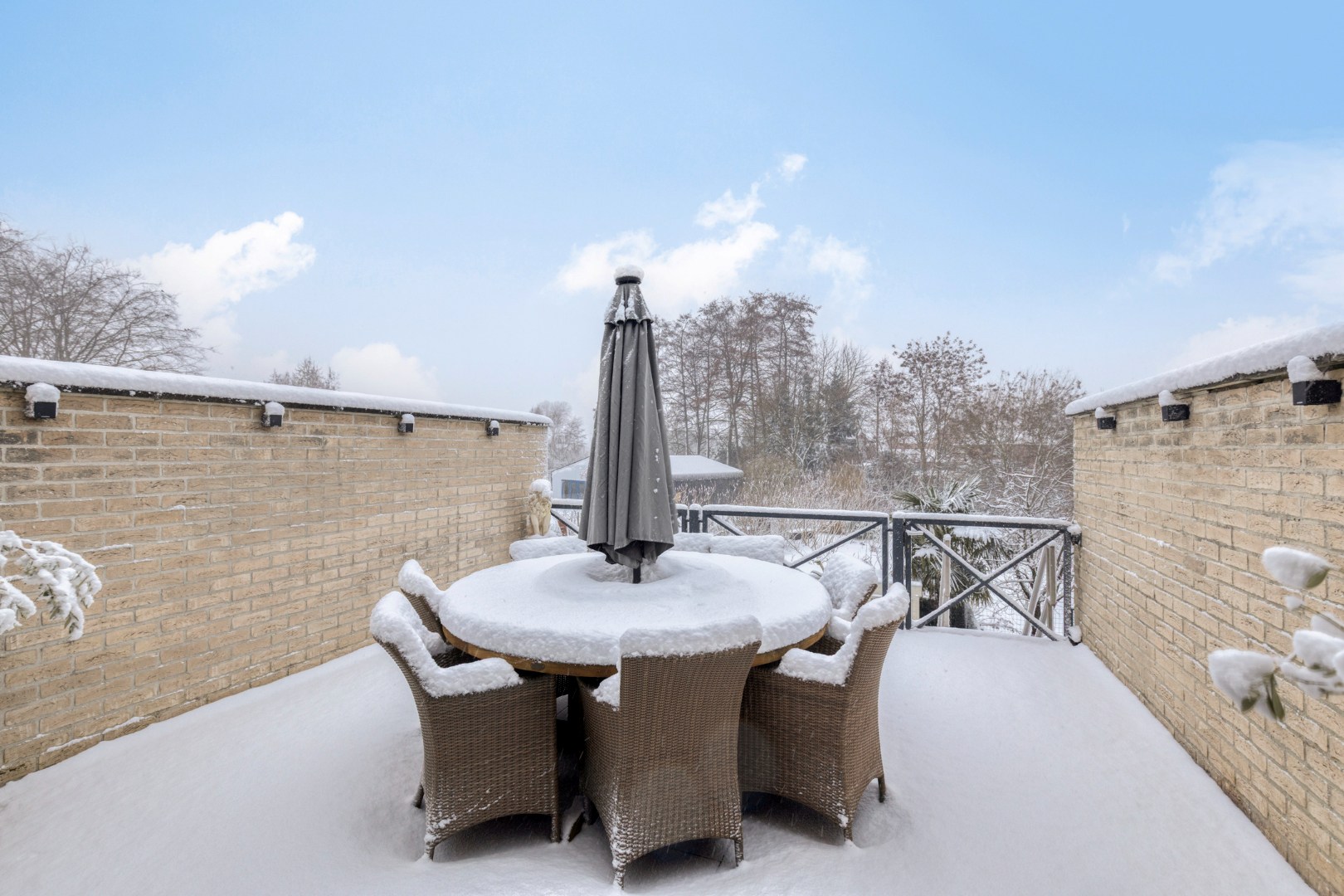 Prachtig gerenoveerde BEL-ETAGE woning met 3 slpks, bureel, ruime garage en tuin-terrassen. - foto 5