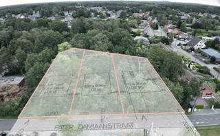 Unieke bouwgrond op een zeer centrale locatie!Bent u op zoek naar een bouwgrond voor open bebouwing met een uitzonderlijke bouwbreedte en -diepte?Dit...