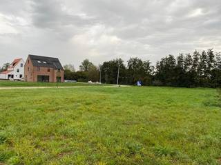 Ontdek drie exclusieve bouwgronden (lot 32, 33, 34) voor open bebouwing in de Henriette Chaumatstraat te Astene, een charmante deelgemeente...