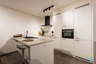 Dit aangename appartement is gelegen in het centrum van Geraardsbergen, nabij de markt.Het heeft een bewoonbare oppervlakte van 71m², aansluitend een...