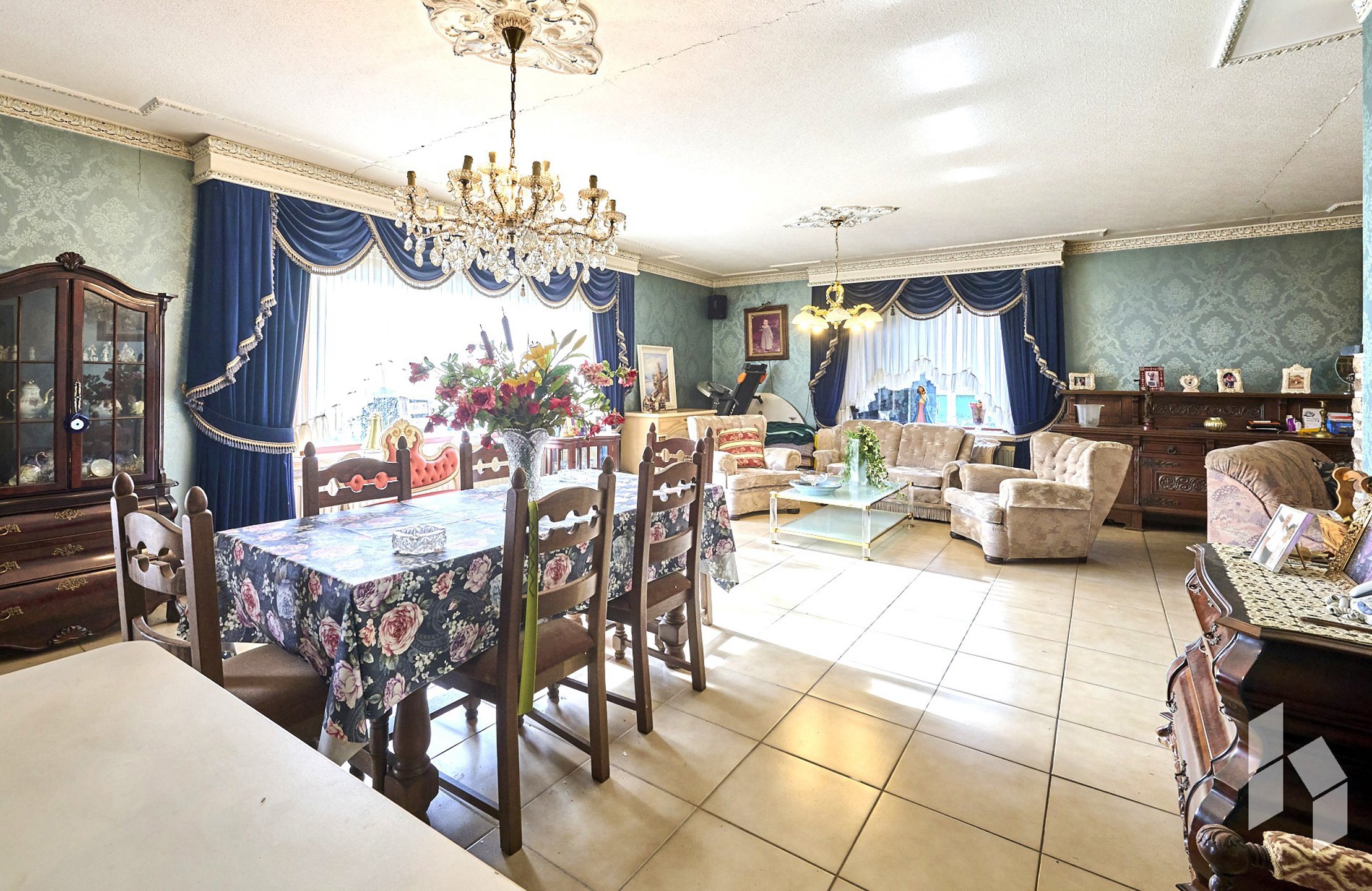 Te renoveren ruime woning met 4 tot 5 slpks op 1677 m². - foto 5