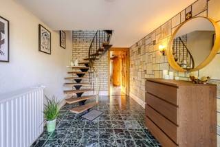 Ideaal gelegen gezinswoning met achterliggend magazijn en tuin. In de buurt van het Fort van Kessel en het provinciaal domein Kesselse Heide. Kort...