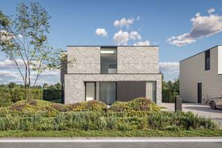 Prachtige nieuwbouwwoning in aanbouw in een rustige en landelijke omgeving.<br />De ruwbouw is zo goed als klaar, plaatsing ramen binnenkort voorzien.<br />Plaatsbezoek mogelijk.<br /><br /><strong>Indeling:</strong><br />Inkomhal met gastentoilet en bureau. Aan de achterzijde van de woning situeren zich de open keuken met eiland en de lichtrijke woonkamer met prachtig zicht op de tuin en de achterliggende akkers. Aansluitend bij de keuken is nog een ruime berging met wasplaats voorzien.<br />Op het verdiep: nachthal, apart toilet, 4 slaapkamers. Berging. Badkamer met ligbad en douche.<br />Tuin met terras & gazon. Carport.<br /><br /><strong>Details:</strong><br />- vloerverwarming met warmtepomp & 8 zonnepanelen<br />- pvc schrijnwerk<br />- afwerking binnen nog mogelijk naar eigen smaak<br />- prijs exclusief 12% registratierechten op de grond en 21% btw op de constructie.<br /><br /><strong>Contact:</strong><br />Voor meer informatie of een bezoek aan de werf, contacteer Stijn op 0491 61 42 19 of info@stijndebusschere.be