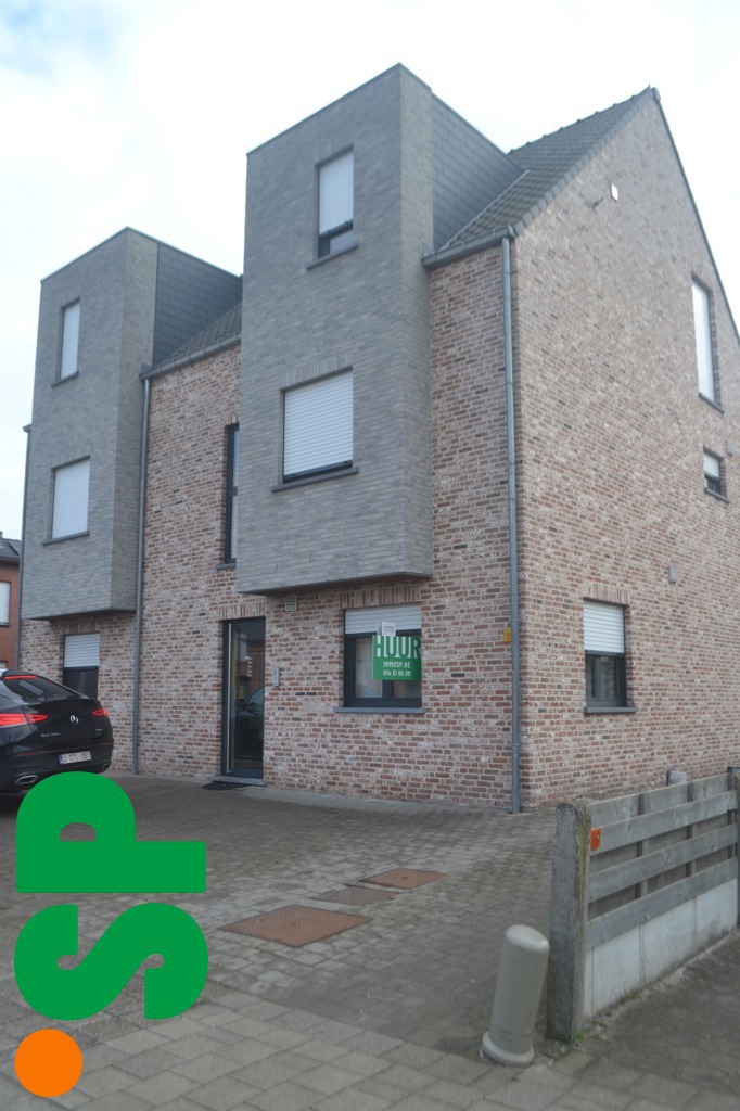 Centraal gelegen recent gelijkvloers appartement  - foto 2