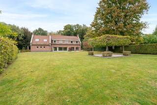 [[ DIT PAND NEEMT DEEL AAN DE ERA OPEN HUIZEN DAG OP 6/12 VAN 11:00 TOT 12:00 ]]Te koop: ruime open bebouwing in Grimbergen, gelegen aan het...