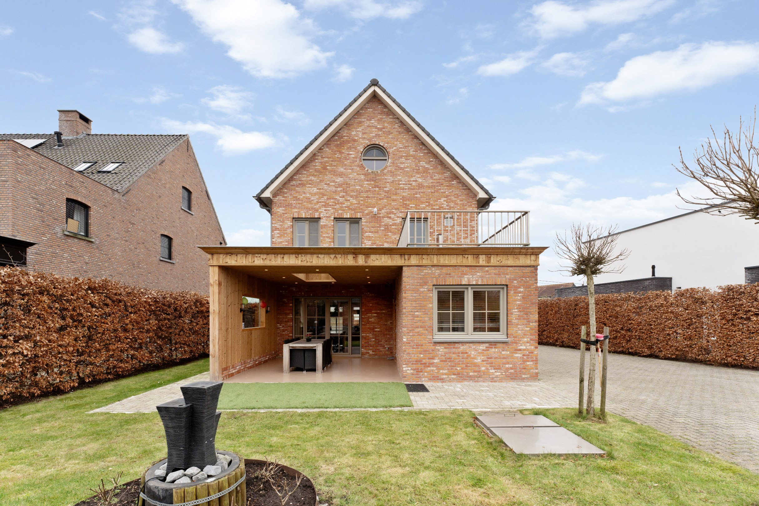 Hoogwaardig afgewerkte woning te Meerle op een perceel van ca. 908 m² - foto 2