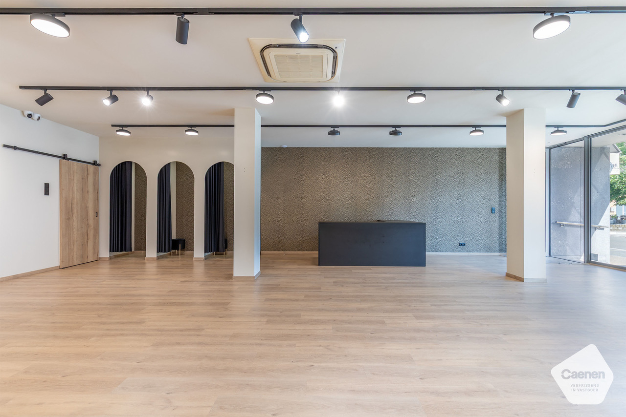 Instapklaar handelspand op toplocatie in het centrum van Veldegem - foto 2
