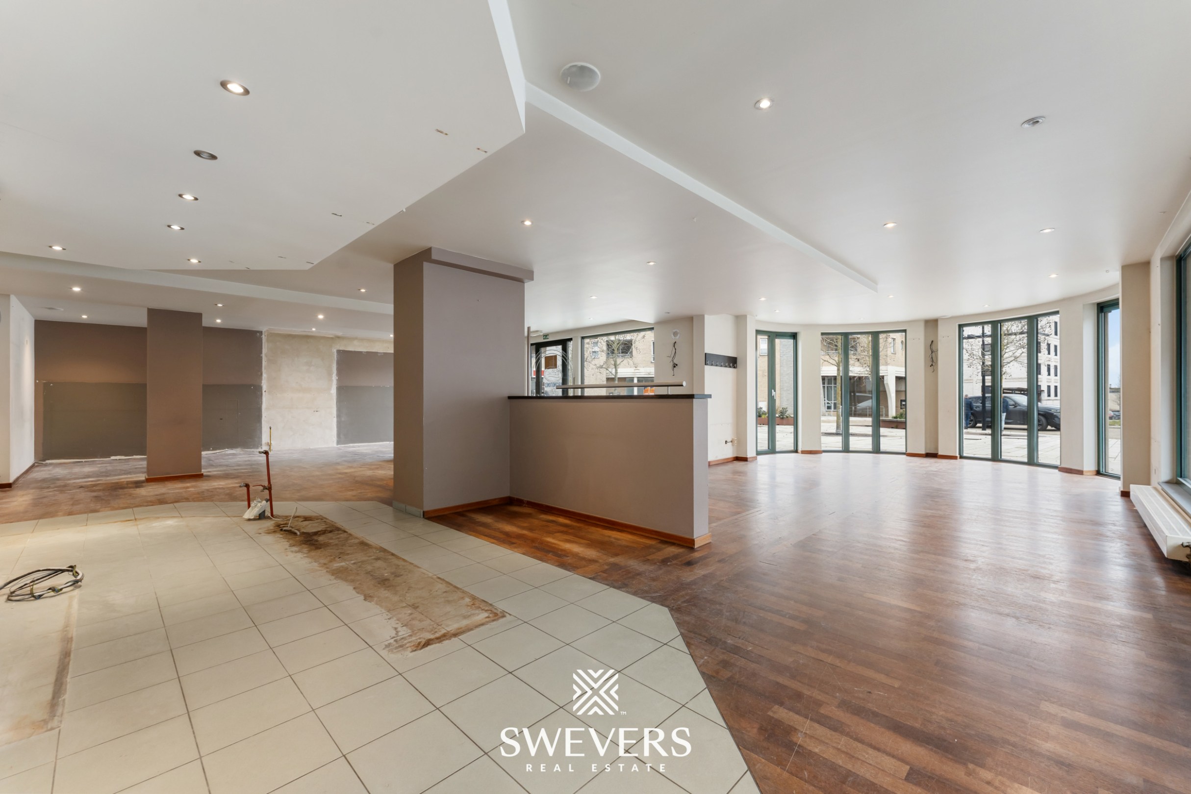 Commerciële opportuniteit met veel visibiliteit en ruimte in het centrum van Beringen - foto 5