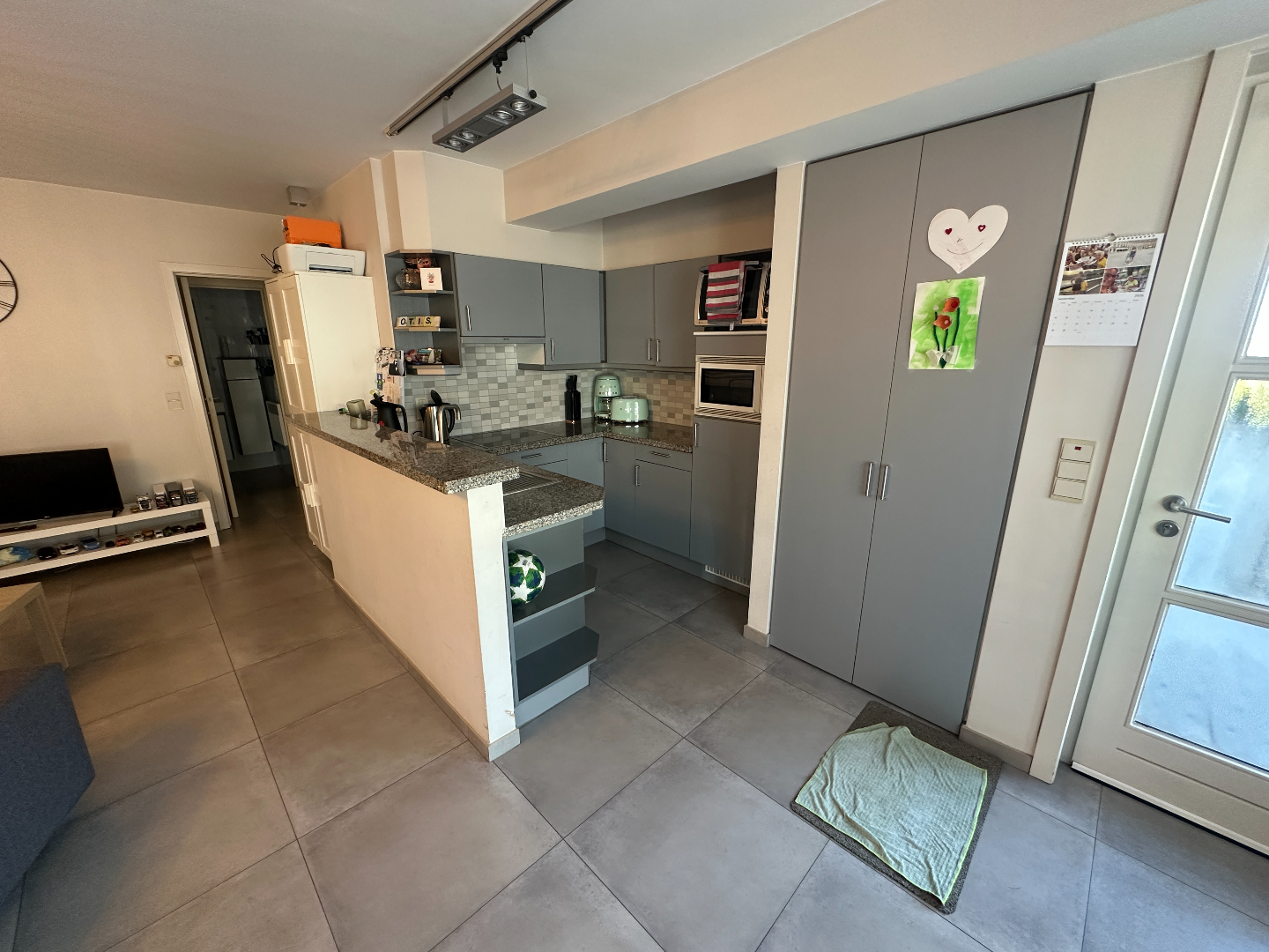 Instapklare handelsruimte met 2-slaapkamer appartement en garage, centrum Koekelare - foto 4