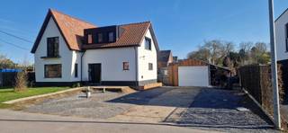 Instapklare open bebouwing met 3 slaapkamers, prachtige tuin en grote garage in Wolfsdonk.Op zoek naar een woning waar je zonder zorgen meteen kan...