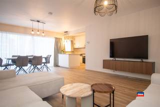 TE HUUR - prachtig gerenoveerd appartement op de 2de verdieping mét lift - 110m² met 2 ruime slaapkamers en terras | EPC 122 |De indeling is als...