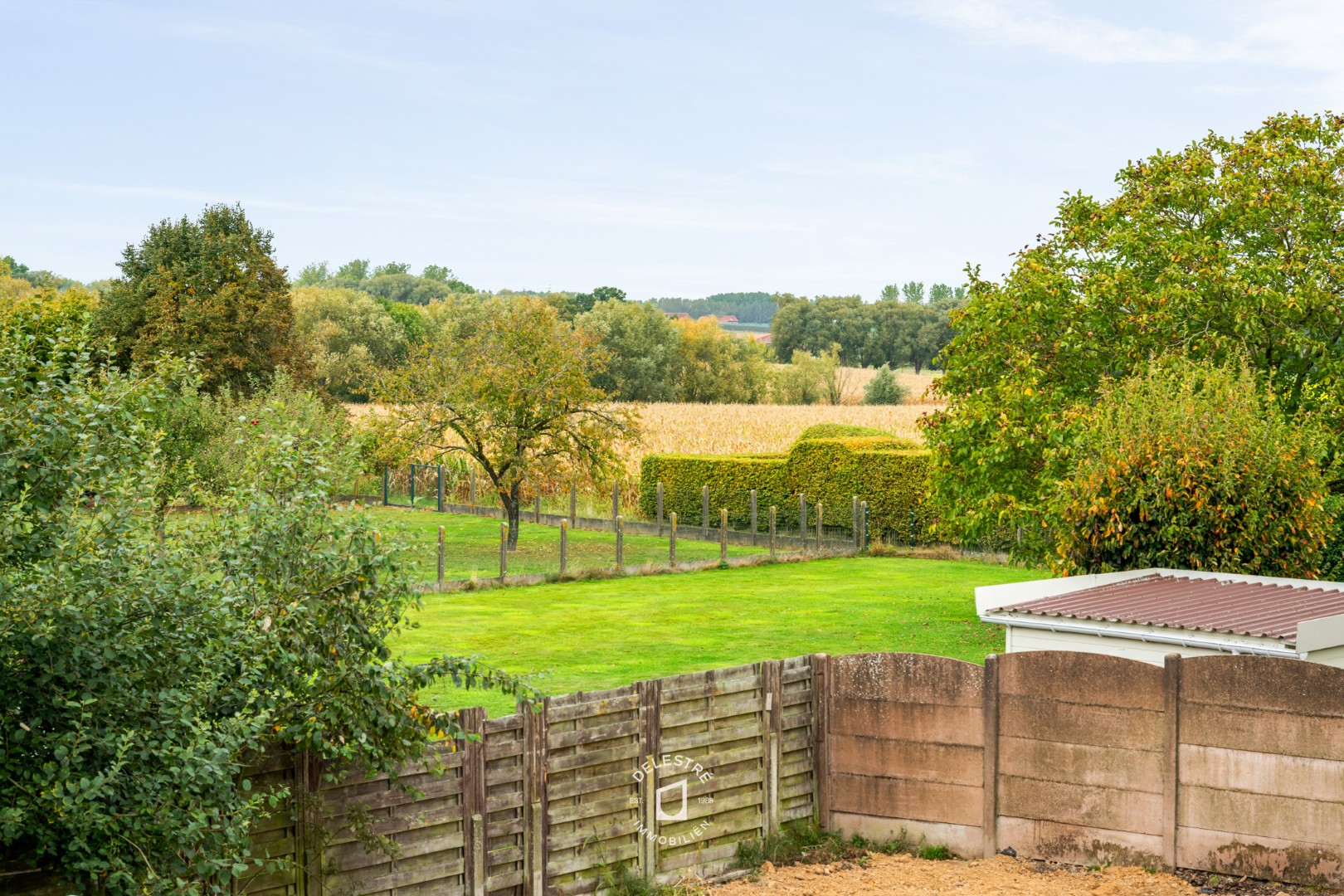 RUSTIG GELEGEN HALFOPEN MET TUIN EN GARAGE - foto 4