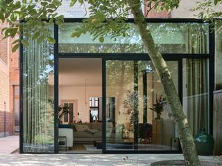 Stijlvol gerenoveerd burgerhuis met tuin, 4 slaapkamers en 2 badkamersIn de dorpskern van Baasrode, op wandelafstand van buurtwinkels, scholen,...