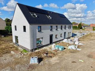 Nabij het centrum van Asper treffen we dit prachtig nieuwbouwproject aan. Het project geniet een uitzonderlijk goede ligging, zo zijn...