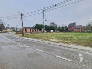 Terrain à bâtir spacieux et bien situé !Ce beau terrain à bâtir offre de nombreuses possibilités grâce à sa grande superficie de pas moins de 9A...