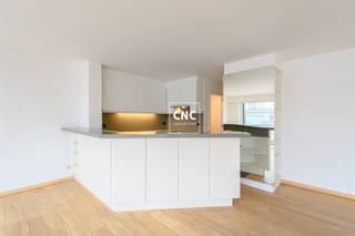 Instapklaar luxueus appartement in het hart van KnokkeDit prachtige instapklare appartement van 112m² biedt 3 ruime slaapkamers, waarvan één met...