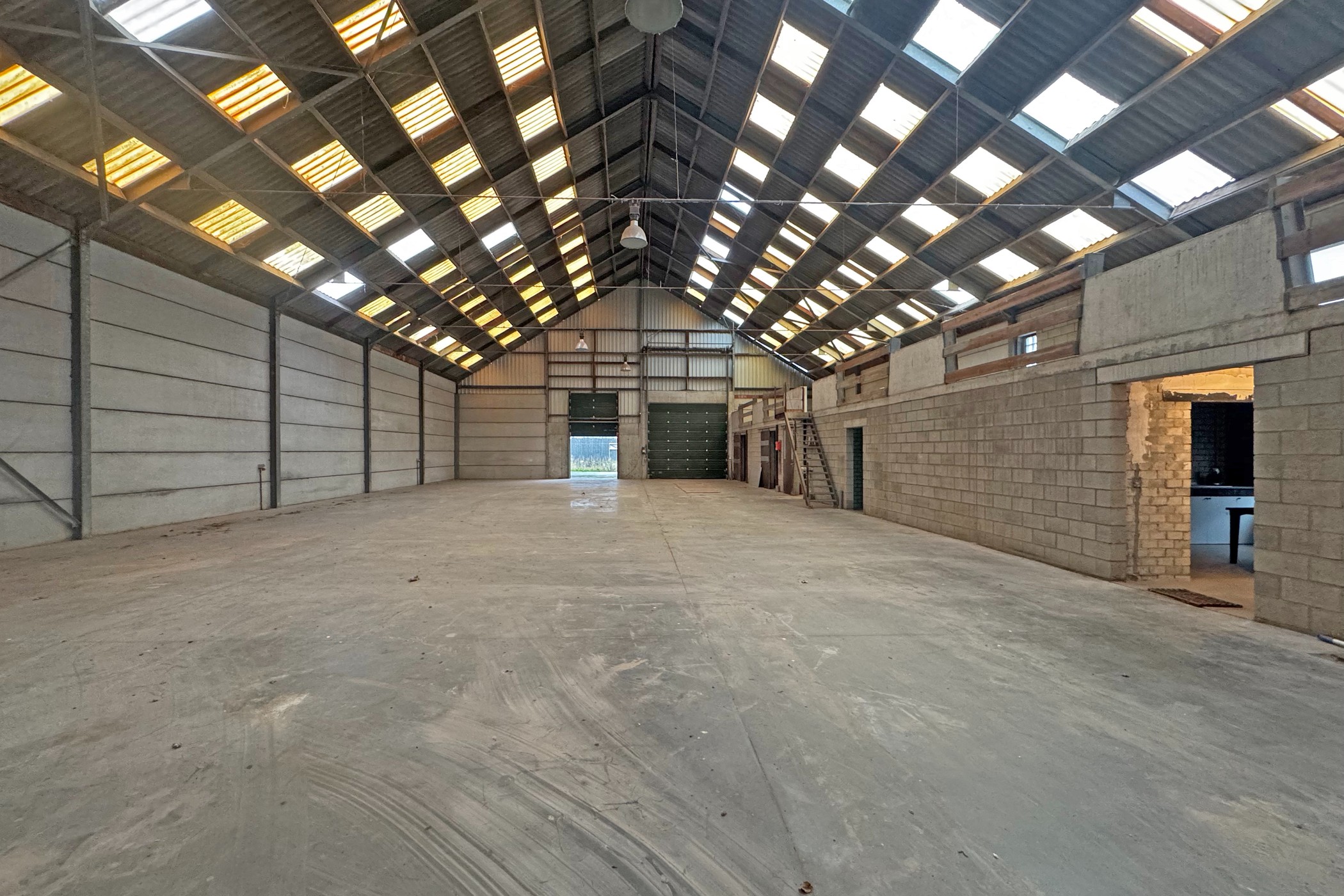 Te koop: Magazijn van 600 m² op perceel van 2.744 m² te Eeklo - foto 3